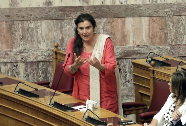 Βυζαντινό Μουσείο: Αντί βανδαλισμού η Κονιόρδου βλέπει «κάποιες κυρίες που άπλωναν λάδι»