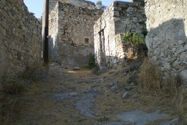 Πωλείται ένα ολόκληρο χωριό στην Κρήτη