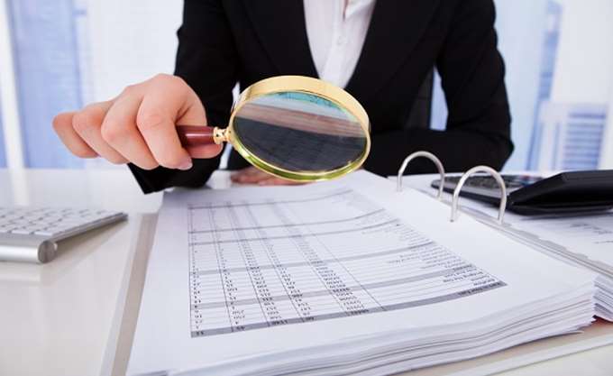 Φοροτεχνικοί έκλεβαν την Εφορία μέσω δωρεών για την απόσβεση δημοσίου χρέους