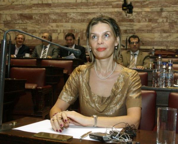 Το Twitter «γλεντάει» με #Ανασχηματισμος