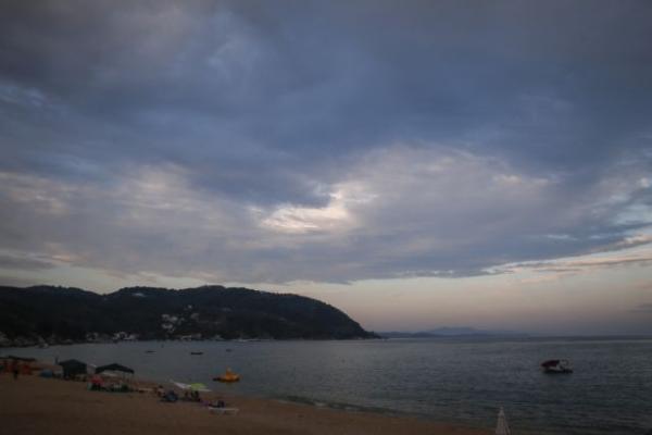 Αλκοόλ: Γιατί δεν πρέπει να πίνετε στις παραλίες