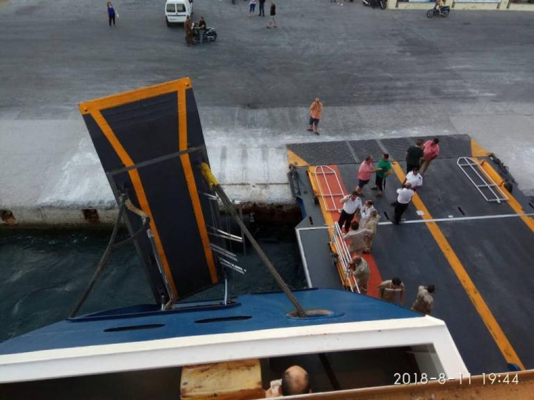 Πρόσκρουση πλοίου στο λιμάνι της Σύρου [Εικόνες]