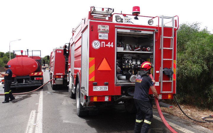 Υπό μερικό έλεγχο η πυρκαγιά στο Κορωπί