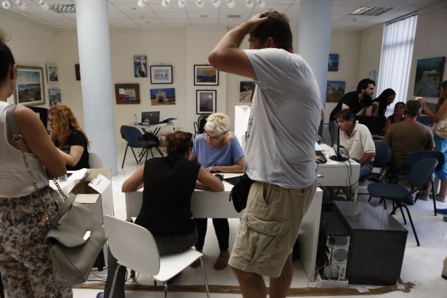 Αναφορά Σπίρτζη στον Άρειο Πάγο για κατασχέσεις ενισχύσεων στους πυρόπληκτους από τράπεζες