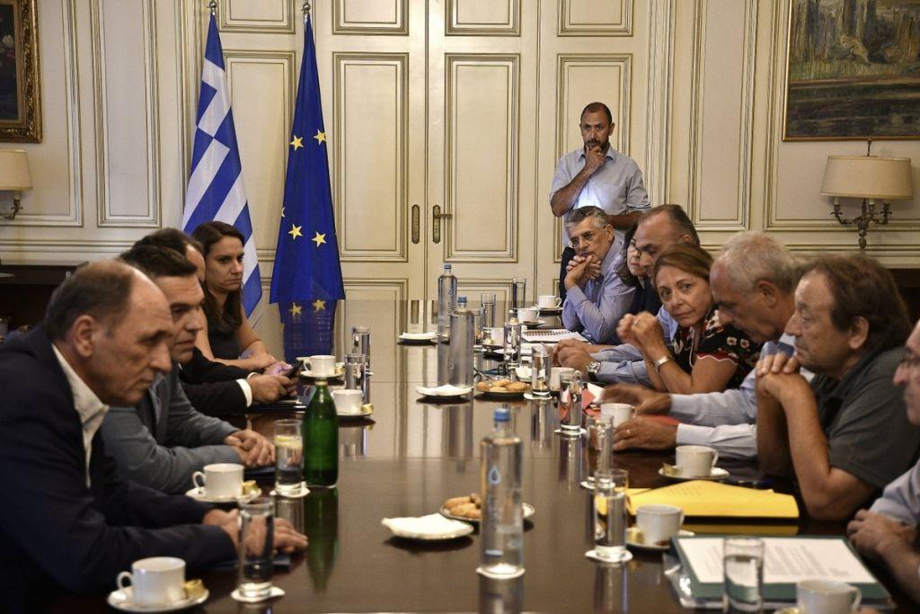 Με επιτροπές κατοίκων των πληγεισών περιοχών συναντήθηκε ο Τσίπρας