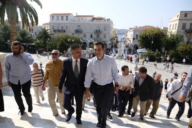 Καταγγελία 70χρονης: Με έσφιξαν από το λαιμό όταν πήγα να διαμαρτυρηθώ στον Τσίπρα