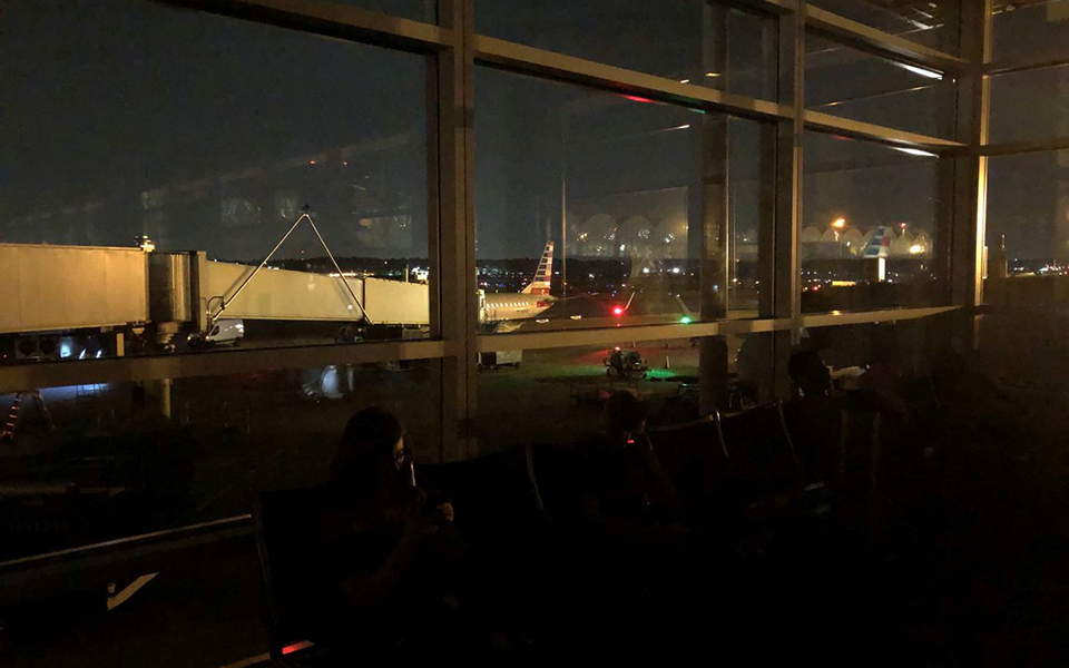 Ουάσινγκτον: Στο σκοτάδι βυθίστηκε το αεροδρόμιο «Ρόναλντ Ρίγκαν»