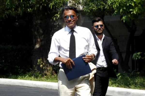 Ο Ψινάκης ακύρωσε παράσταση για την ενίσχυση πυρόπληκτων