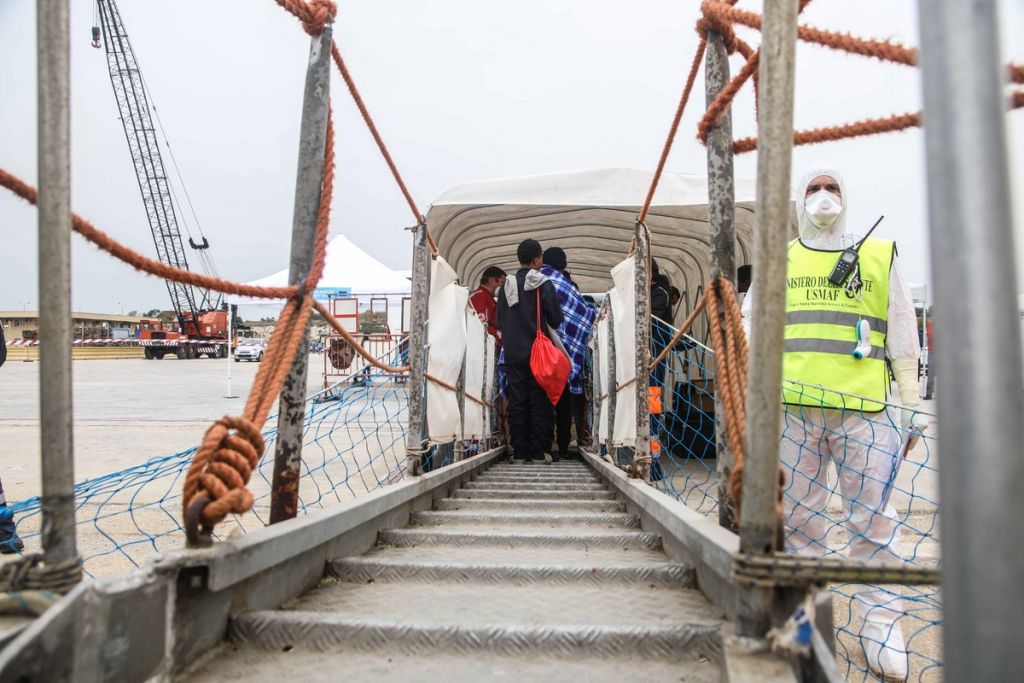 Λιμάνι σε τέσσερις ευρωπαϊκές χώρες για τους πρόσφυγες του Aquarius