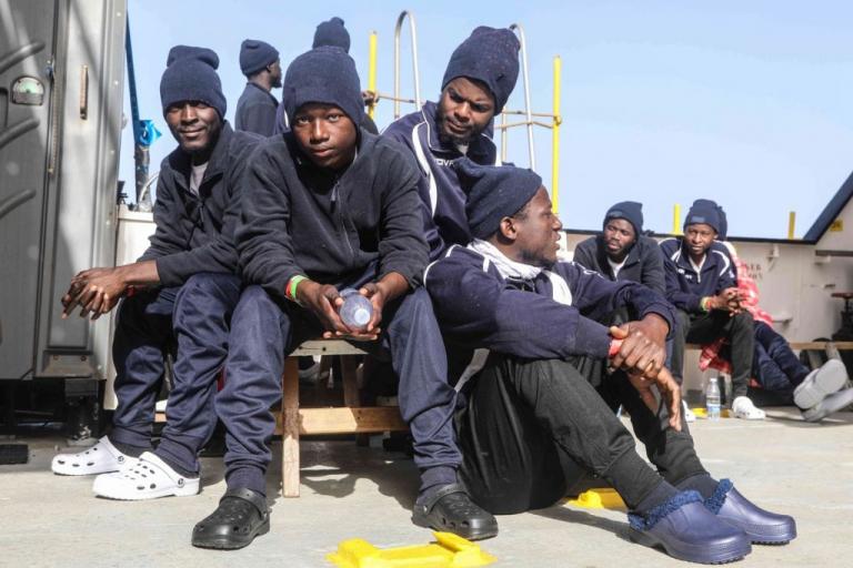 Le Monde: Οι διακινητές μεταναστών είναι συνήθως δημόσιοι υπάλληλοι