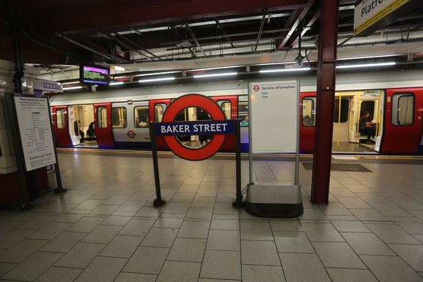 Βρετανία: Σώθηκαν μητέρα και παιδί ενώ συρμός μετρό πέρασε από πάνω τους