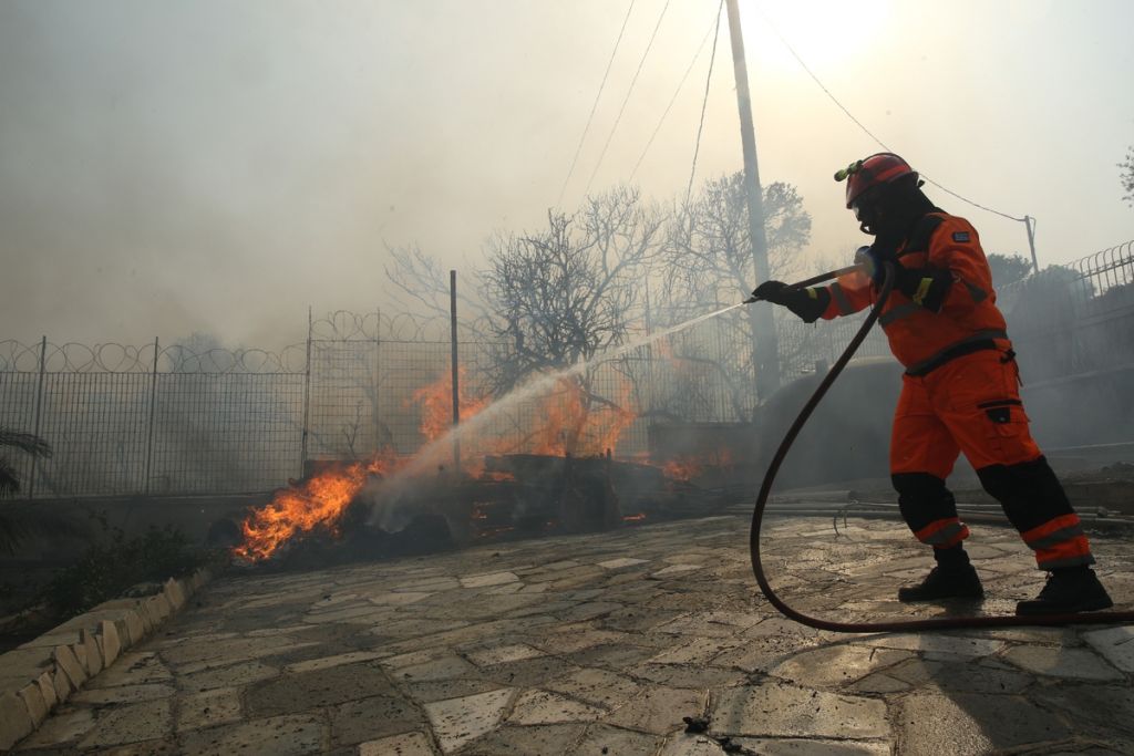 Πυροσβεστική: Διαψεύδει τη διενέργεια ΕΔΕ κατά πυροσβεστών για αναρτήσεις κατά Καμμένου