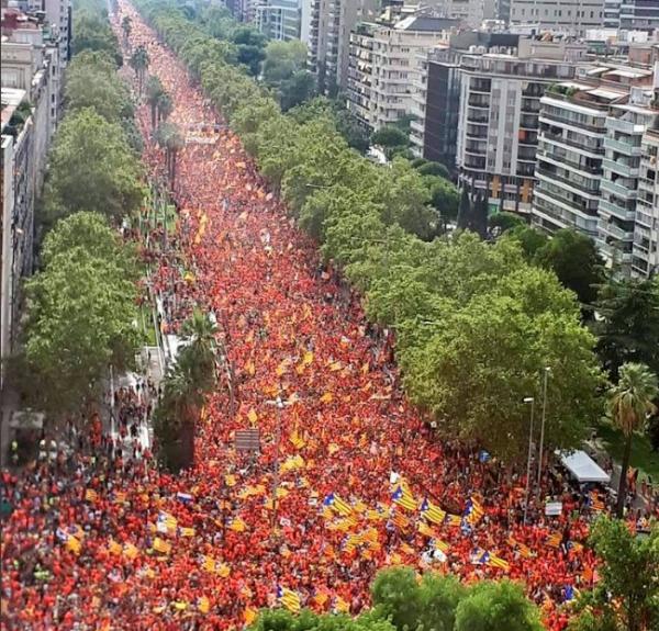 Στους δρόμους ένα εκατομμύριο Καταλανοί – Ζητούν ανεξαρτησία