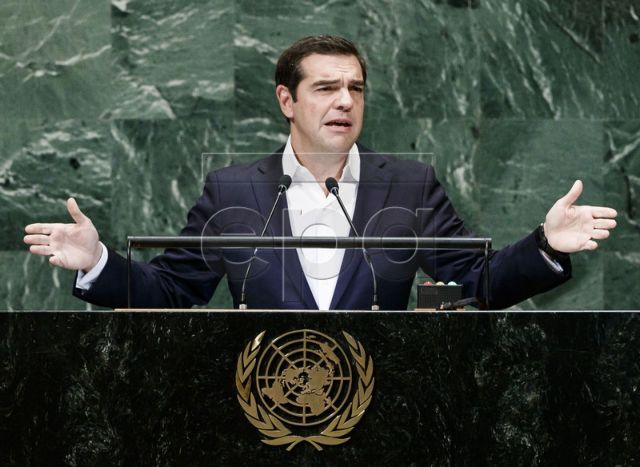 Τσίπρας: Καταφέραμε να σταθούμε όρθιοι και να γίνουμε μέρος της λύσης