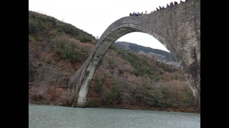 Πόσα χρόνια πια για ένα γεφύρι;