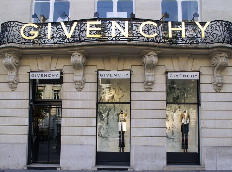 Μπείτε στο ατελιέ του οίκου Givenchy δωρεάν