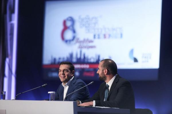 Όλα για την καρέκλα: Συγκυβερνά με τους ακραίους ΑΝΕΛ, ρίχνει δίχτυα στην Κεντροαριστερά