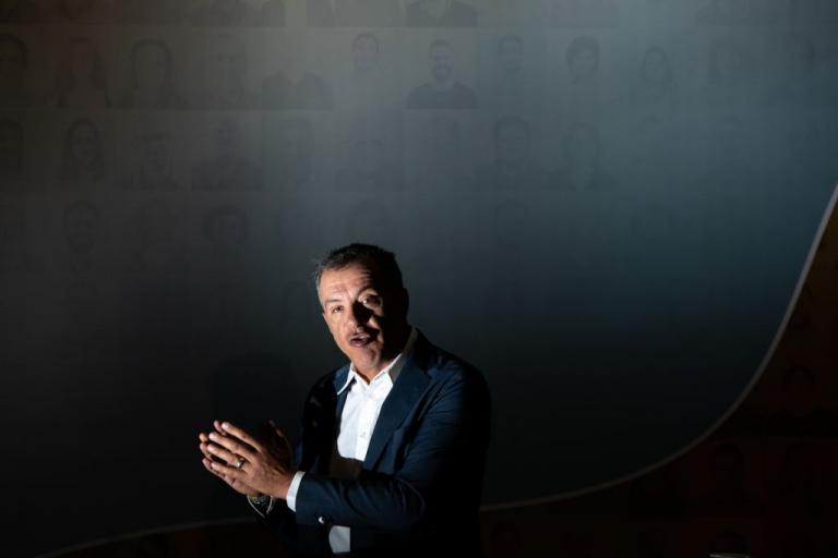 Μέσω… Καρρά η απάντηση Θεοδωράκη στα σενάρια περί δημαρχίας