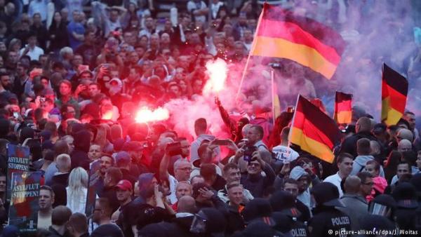 Γερμανία: Συνεχίζονται οι πορείες ακροδεξιών στο Κέμνιτς