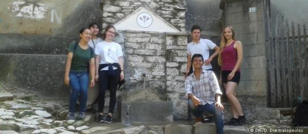 Επισκευάζοντας παλιές βρύσες στο Πήλιο