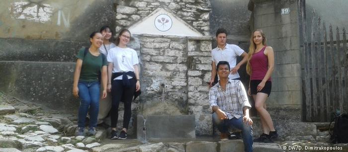 Επισκευάζοντας παλιές βρύσες στο Πήλιο