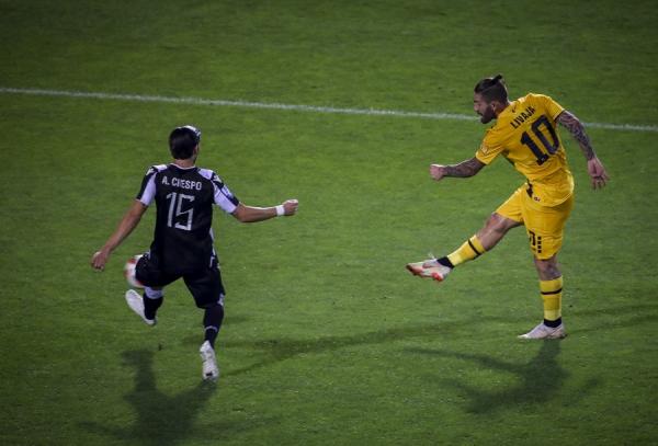 AEK : Σουτάρετε και σπάστε τα δοκάρια