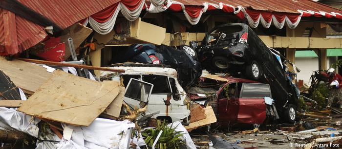 Φόβοι για χιλιάδες νεκρούς μετά το τσουνάμι