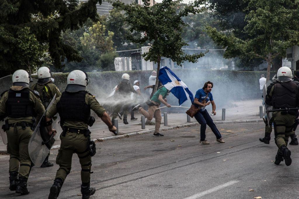 Αστυνομικοί επιτέθηκαν κατά δημοσιογράφου έξω από την ΔΕΘ