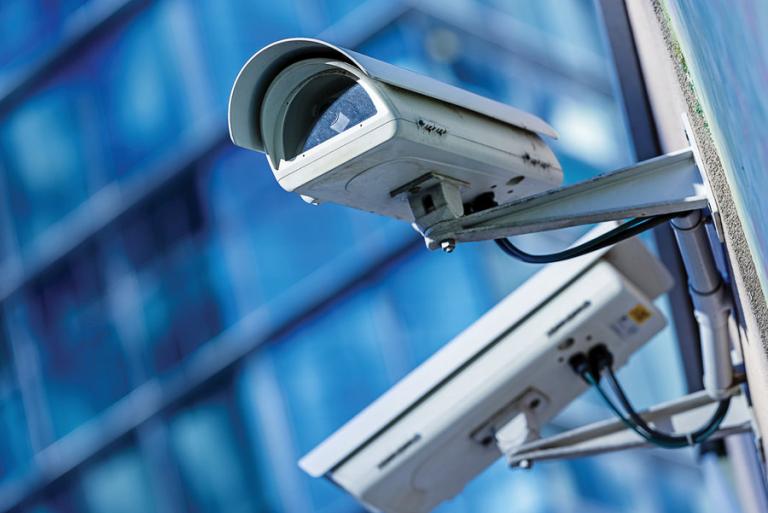 Βαριά καμπάνα σε δικηγορικό γραφείο για χρήση παράνομων καμερών