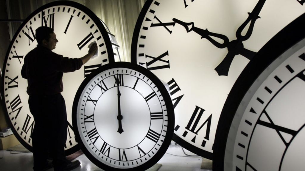 Κομισιόν: Αποφασίστε μέχρι τον Απρίλιο για την αλλαγή ώρας