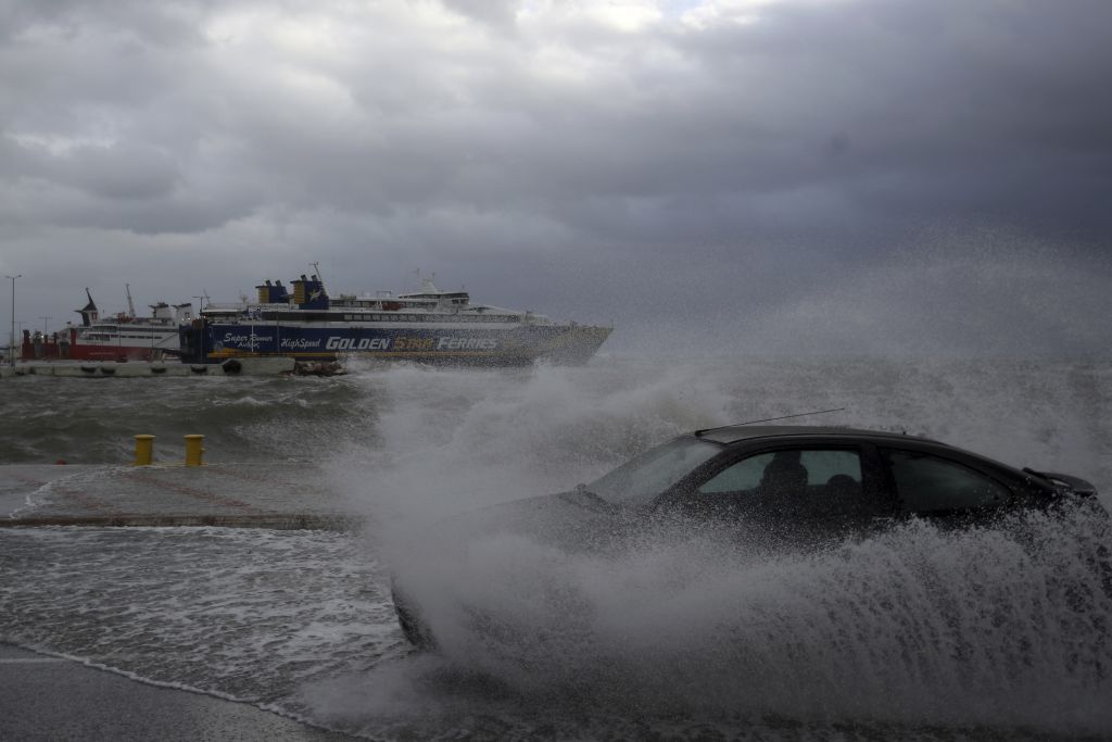 Οι τελευταίες προβλέψεις για τον «Ζορμπά» - Κίνδυνος πλημμυρών στην Αττική