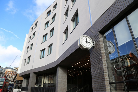 Το ξενοδοχείο Ace στο Λονδίνο έχει πιάτα από ανακυκλωμένα υλικά