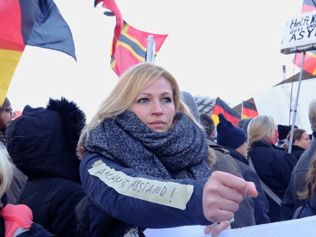 Ερευνα-έκπληξη: Οι γυναίκες γοητεύονται από την ακροδεξιά