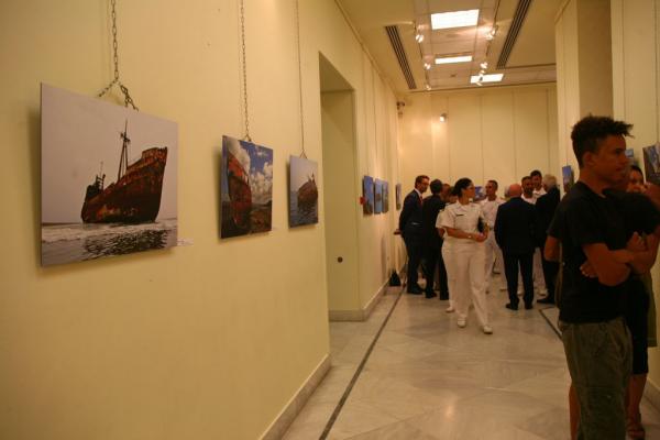 Εγκαινιάστηκαν δύο σημαντικές εκθέσεις για τη διάσωση των παραδοσιακών σκαφών στη Δημοτική Πινακοθήκη Πειραιά