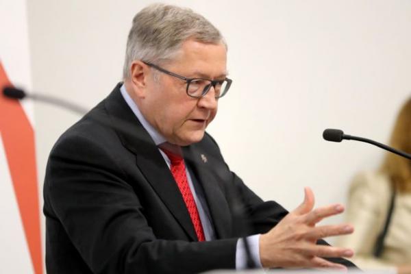 Ρέγκλινγκ σε κυβέρνηση: Εφαρμόστε τις περικοπές στις συντάξεις