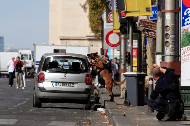 Παρίσι: Έρευνα για βόμβα σε ύποπτο όχημα σε κεντρικό δρόμο