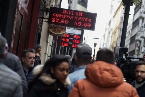 Νέα μέτρα λιτότητας επιβάλλει η Αργεντινή