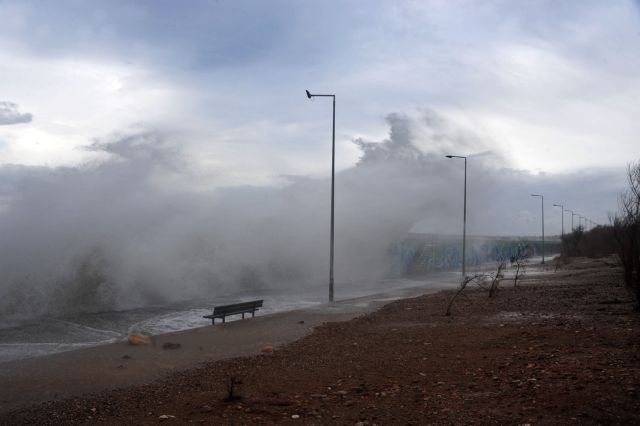 Κύματα 11 μέτρων θα φέρει ο μεσογειακός κυκλώνας