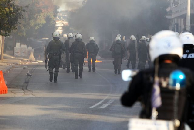 Επεισόδια Θεσσαλονίκη: Ελαφρά τραυματισμένος αστυνομικός
