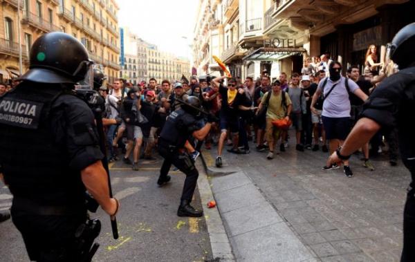 Βαρκελώνη: Συγκρούσεις μεταξύ διαδηλωτών – Έξι συλλήψεις