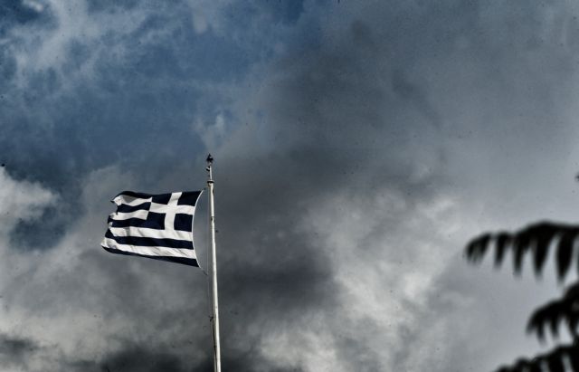 WSJ: Ευάλωτη παραμένει η Ελλάδα - Επιστρέφει σε θυελλώδεις αγορές