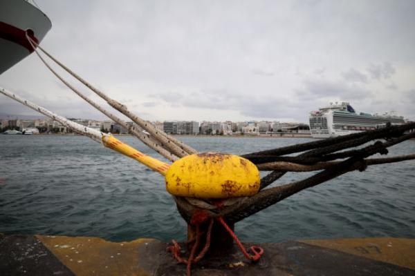 Σε ισχύ απαγόρευση απόπλου από Πειραιά, Ραφήνα, Λαύριο