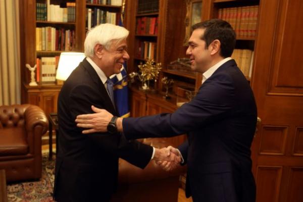 Μέχρι που θα φτάσει η «σχέση στοργής» Αλ. Τσίπρα και Πρ. Παυλόπουλου;