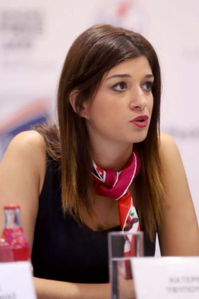 Η Νοτοπούλου ταξίδεψε business class στο αεροπλάνο