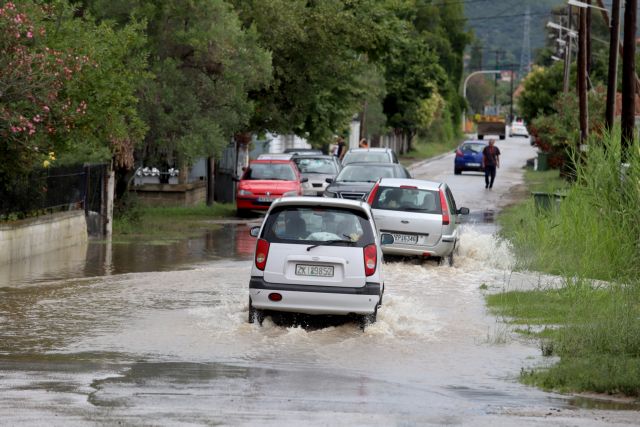 Κυκλώνας: Σε πλήρη ετοιμότητα η Τροχαία