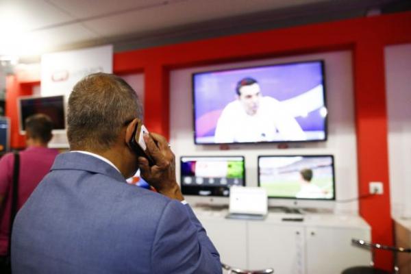 Τι θα ήθελαν να ακούσουν από τον Τσίπρα οικονομολόγοι και αναλυτές