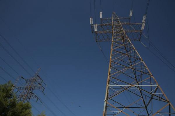 Βίλες και νυχτερινά κέντρα «κλέβουν» ρεύμα από τη ΔΕΗ