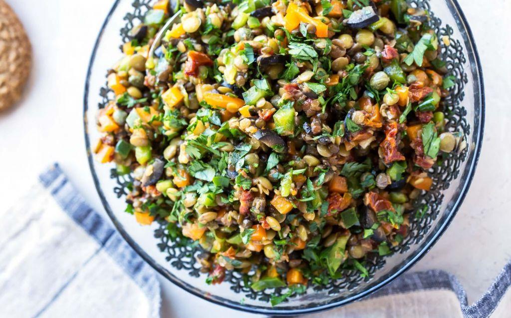 Σαλάτα με φακές και μυρωδικά