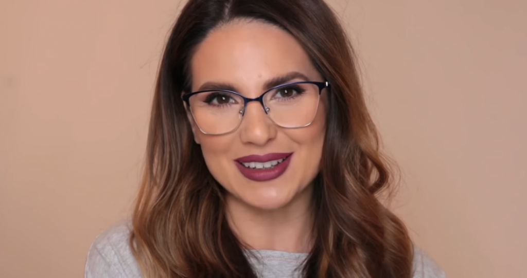 Συμβουλές μακιγιάζ για όσες φορούν γυαλιά