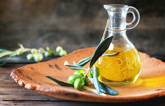 Πώς μπορεί το ελαιόλαδο να βοηθήσει τα φρύδια σας να μεγαλώσουν;